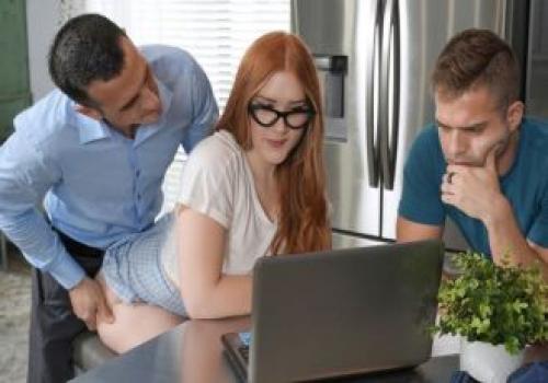 Em người yêu nứng bướm cho bạn thân địt lén lút